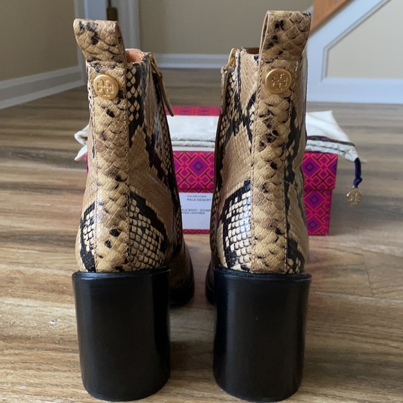 Tory Burch Heeled Ankle Boot Stamped Snake Printed Leather Pale Desert Roccia - Picture 11 of 16